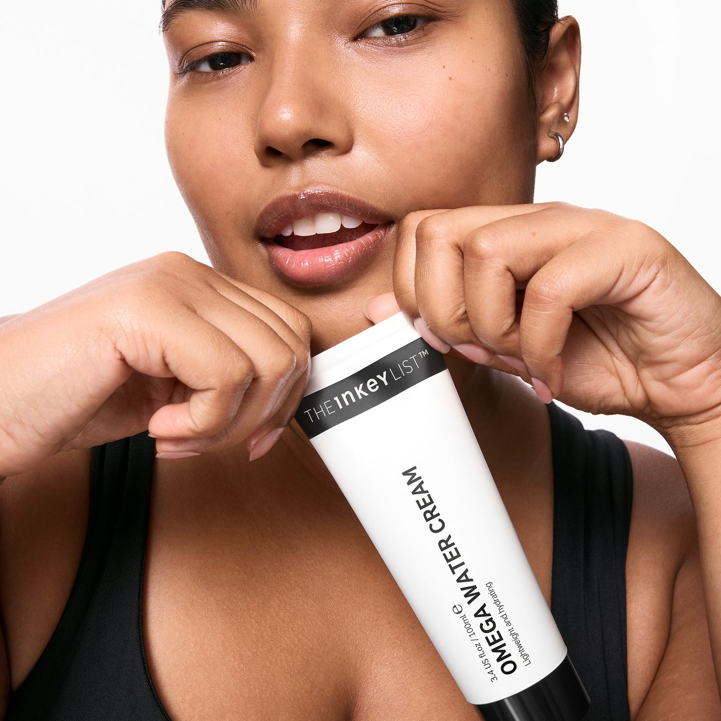 supersize-omega-water-cream-duo-c0 03_KAFFYA_07_HOLDING_OMEGA_SUPERSIZE_001.jpg