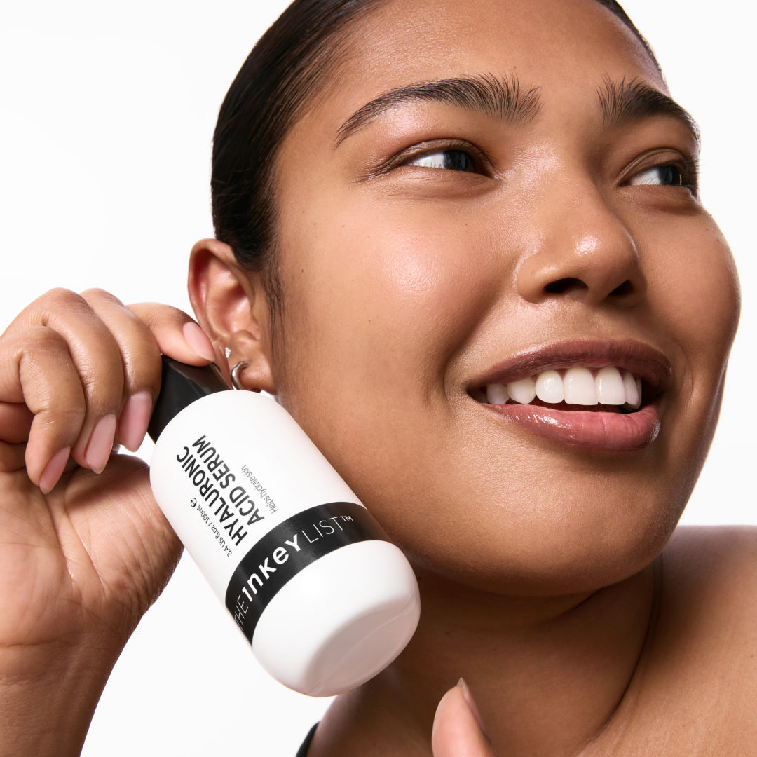 supersize-hyaluronic-acid-serum-100ml-f2 Model_01_64b04296-b217-47a3-b496-44b1f2acad0d.jpg