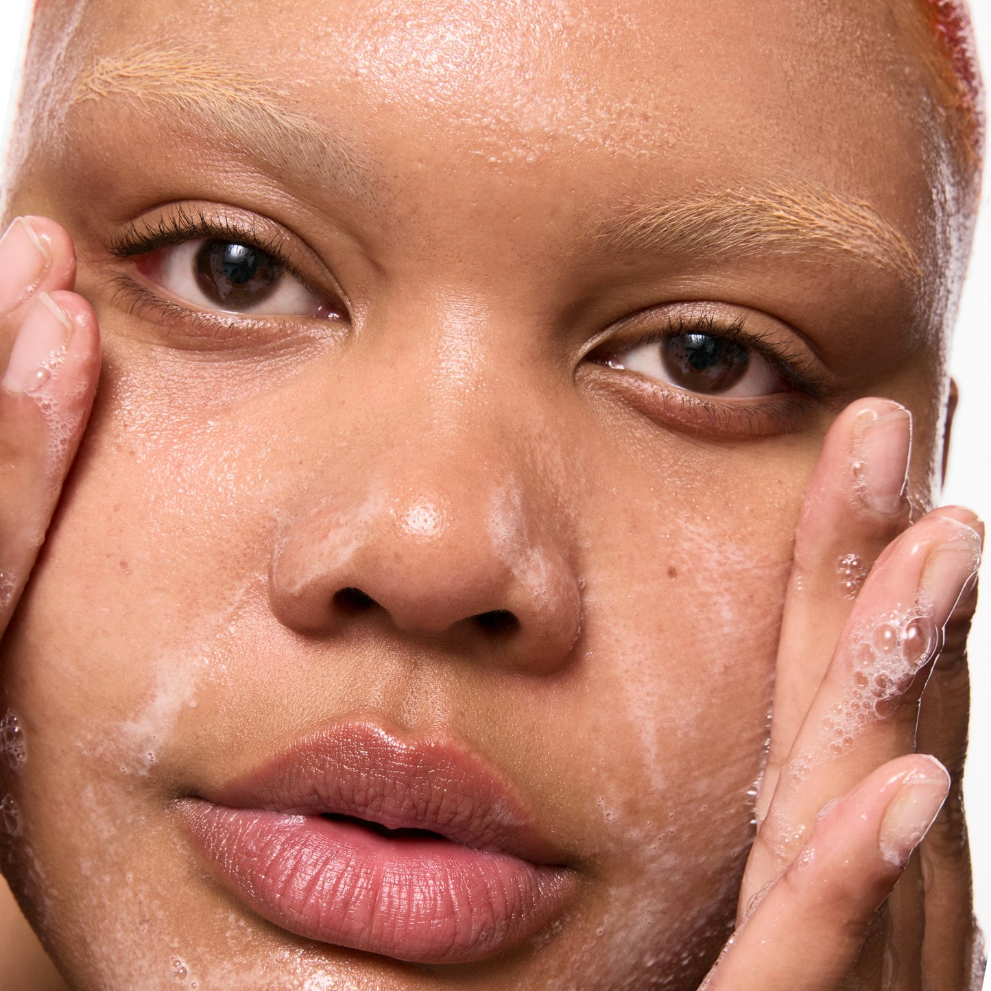 salicylic-acid-cleanser-duo-z2 Omega50_Model_2000x2000-1_ce0a3018-d6f0-4ed9-a17d-0096b80b29f6.jpg